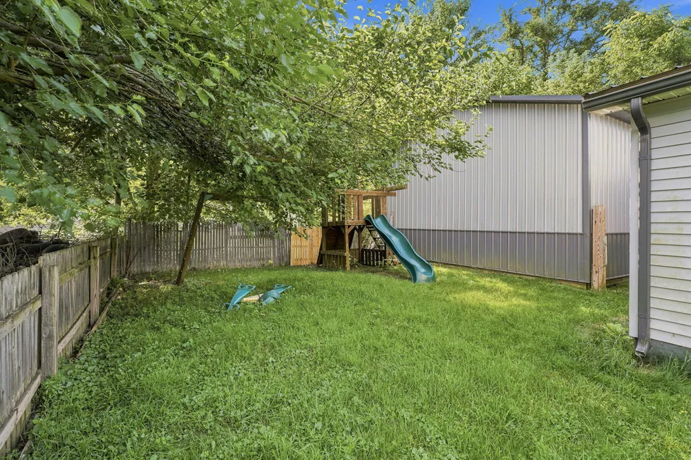 582 Leenhouts Street Comstock Charter Township, MI 49048