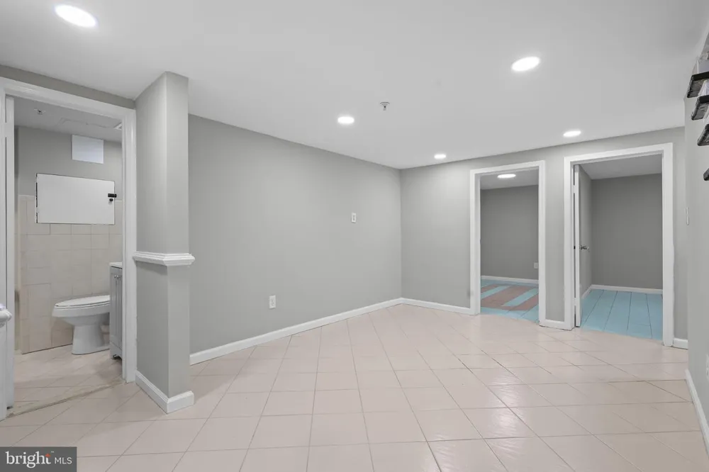 9725 LOOKOUT PLACE Gaithersburg, MD 20886