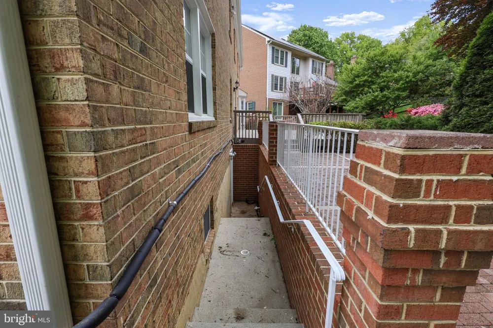 9725 LOOKOUT PLACE Gaithersburg, MD 20886