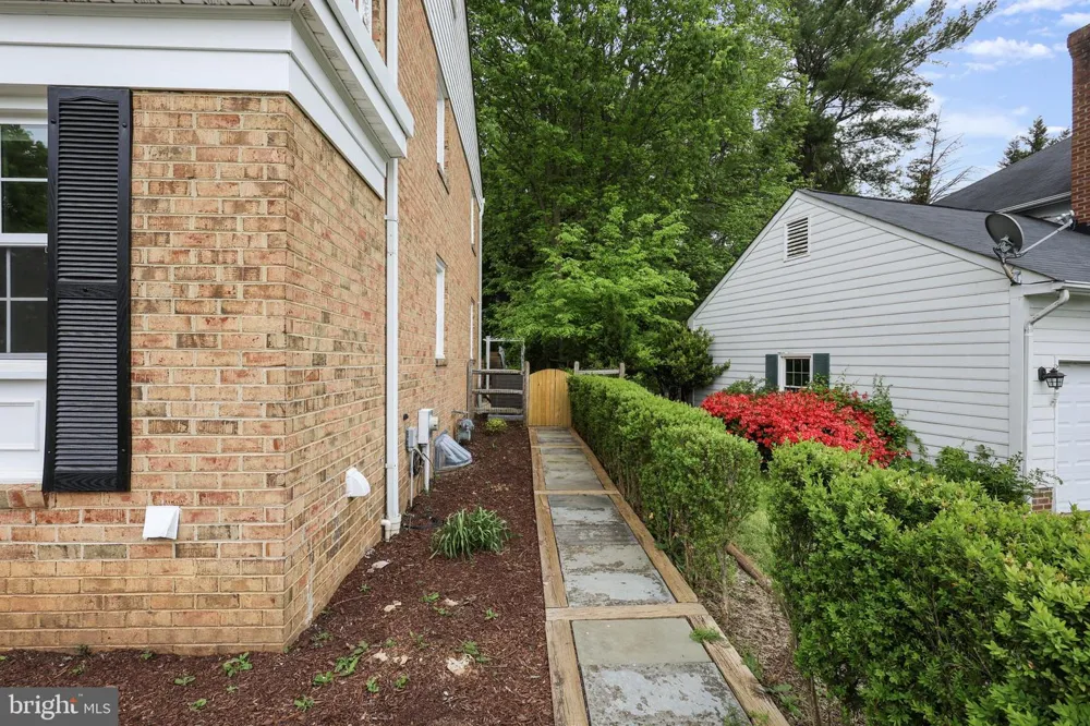 9725 LOOKOUT PLACE Gaithersburg, MD 20886