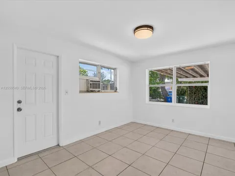 2513 NE 33rd Ave #1-2