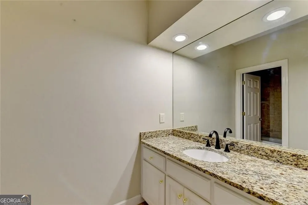2200 Ascott Valley TRCE Johns Creek, GA 30097