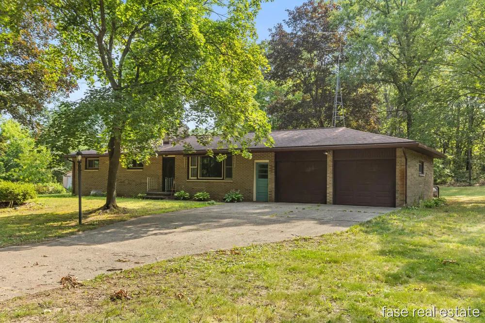 7676 Courtland Drive NE Rockford, MI 49341