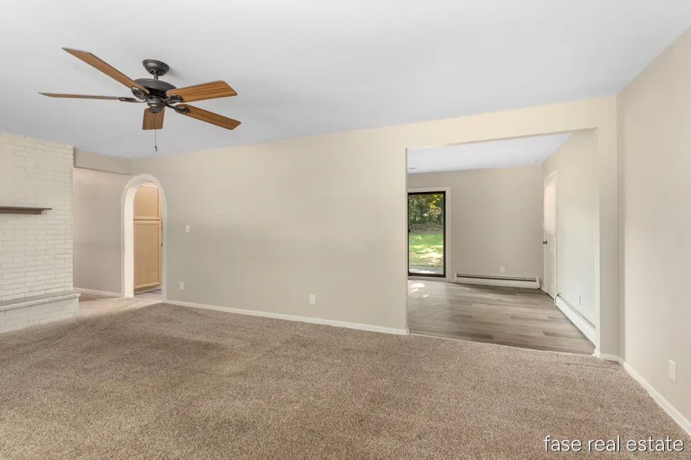 7676 Courtland Drive NE Rockford, MI 49341