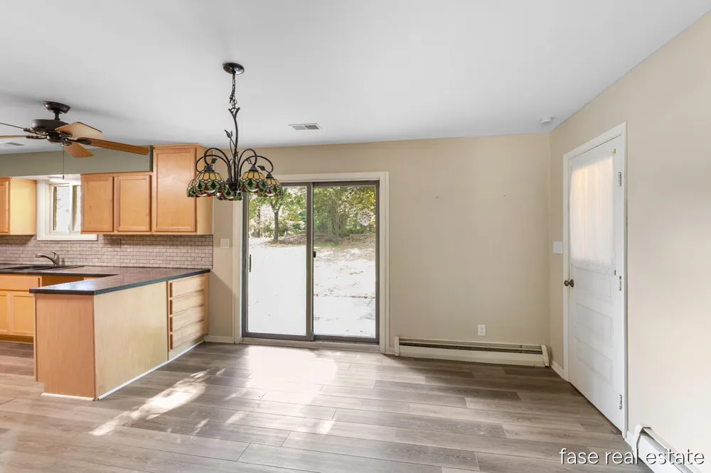 7676 Courtland Drive NE Rockford, MI 49341