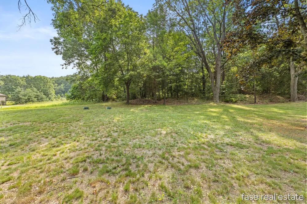 7676 Courtland Drive NE Rockford, MI 49341