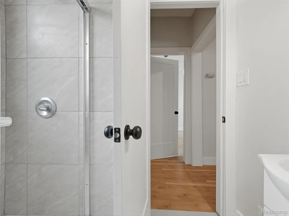 146 E Hazelhurst Street #6 Ferndale City, MI 48220