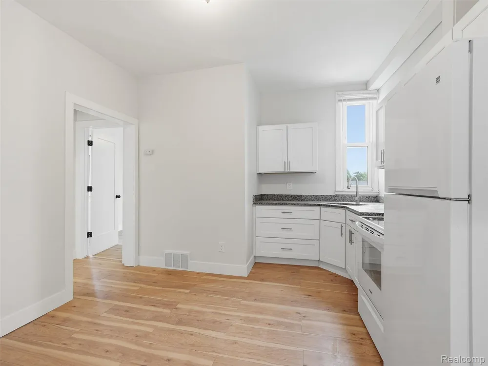 146 E Hazelhurst Street #6 Ferndale City, MI 48220