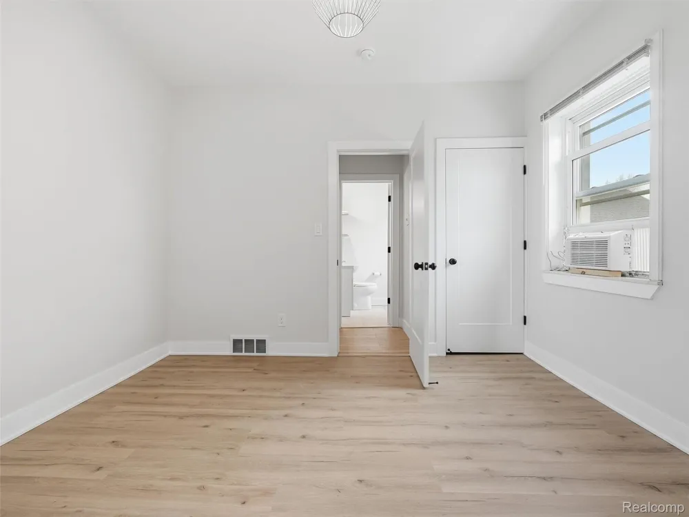 146 E Hazelhurst Street #6 Ferndale City, MI 48220