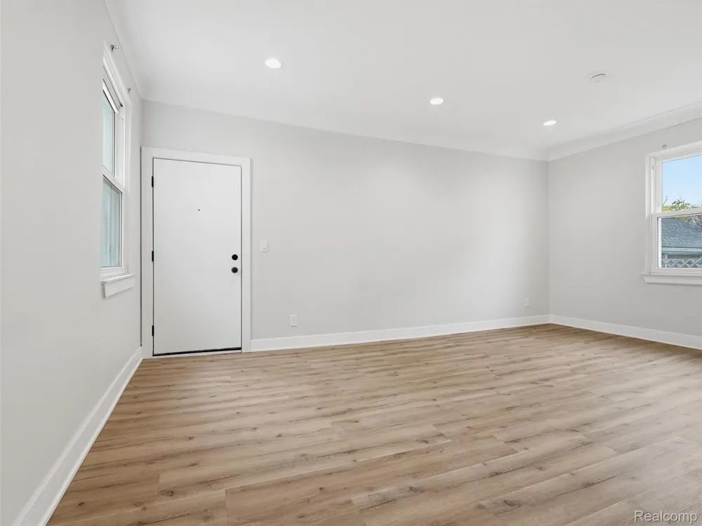 146 E Hazelhurst Street #6 Ferndale City, MI 48220
