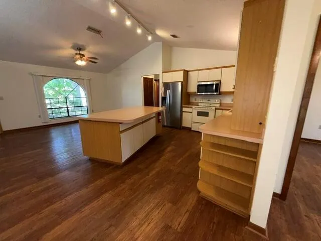 570 LONDONDERRY CIRCLE SE Palm Bay, FL 32909