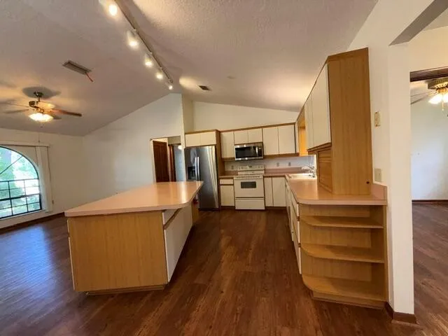 570 LONDONDERRY CIRCLE SE Palm Bay, FL 32909