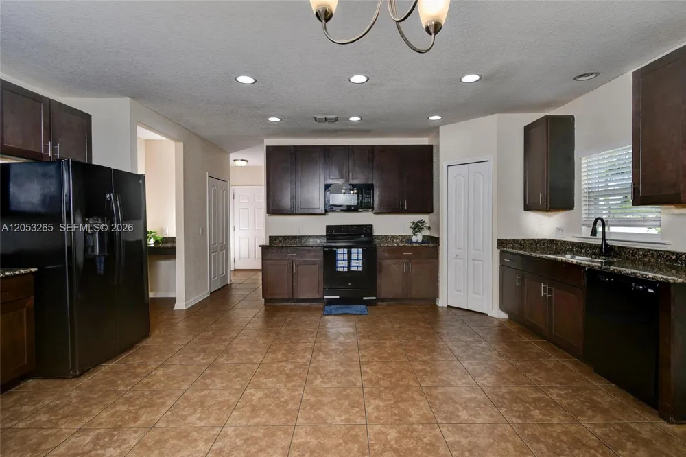 1913 SW 26th Terrace Cape Coral, FL 33914