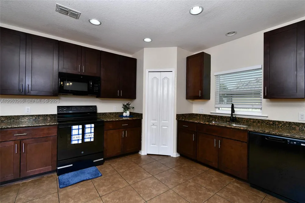 1913 SW 26th Terrace Cape Coral, FL 33914