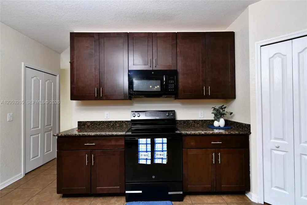 1913 SW 26th Terrace Cape Coral, FL 33914