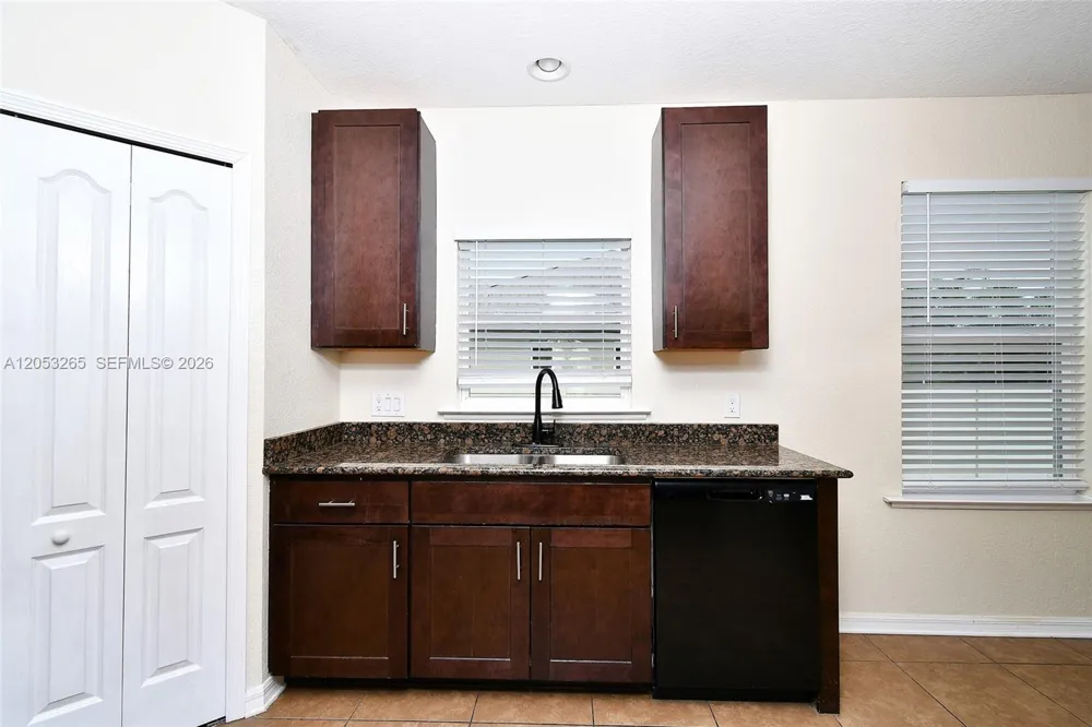 1913 SW 26th Terrace Cape Coral, FL 33914