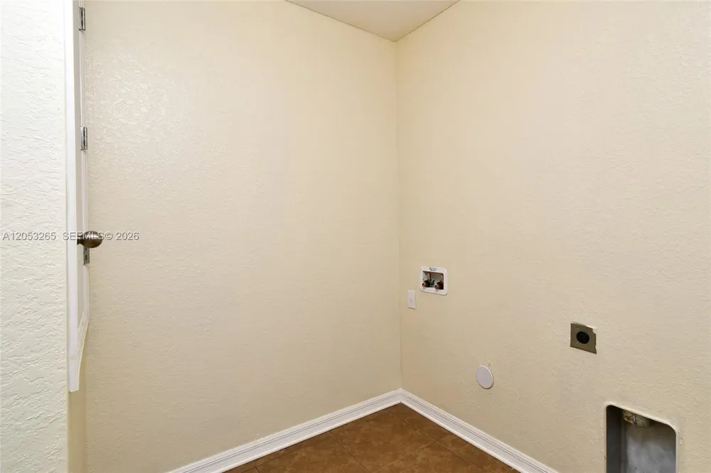 1913 SW 26th Terrace Cape Coral, FL 33914