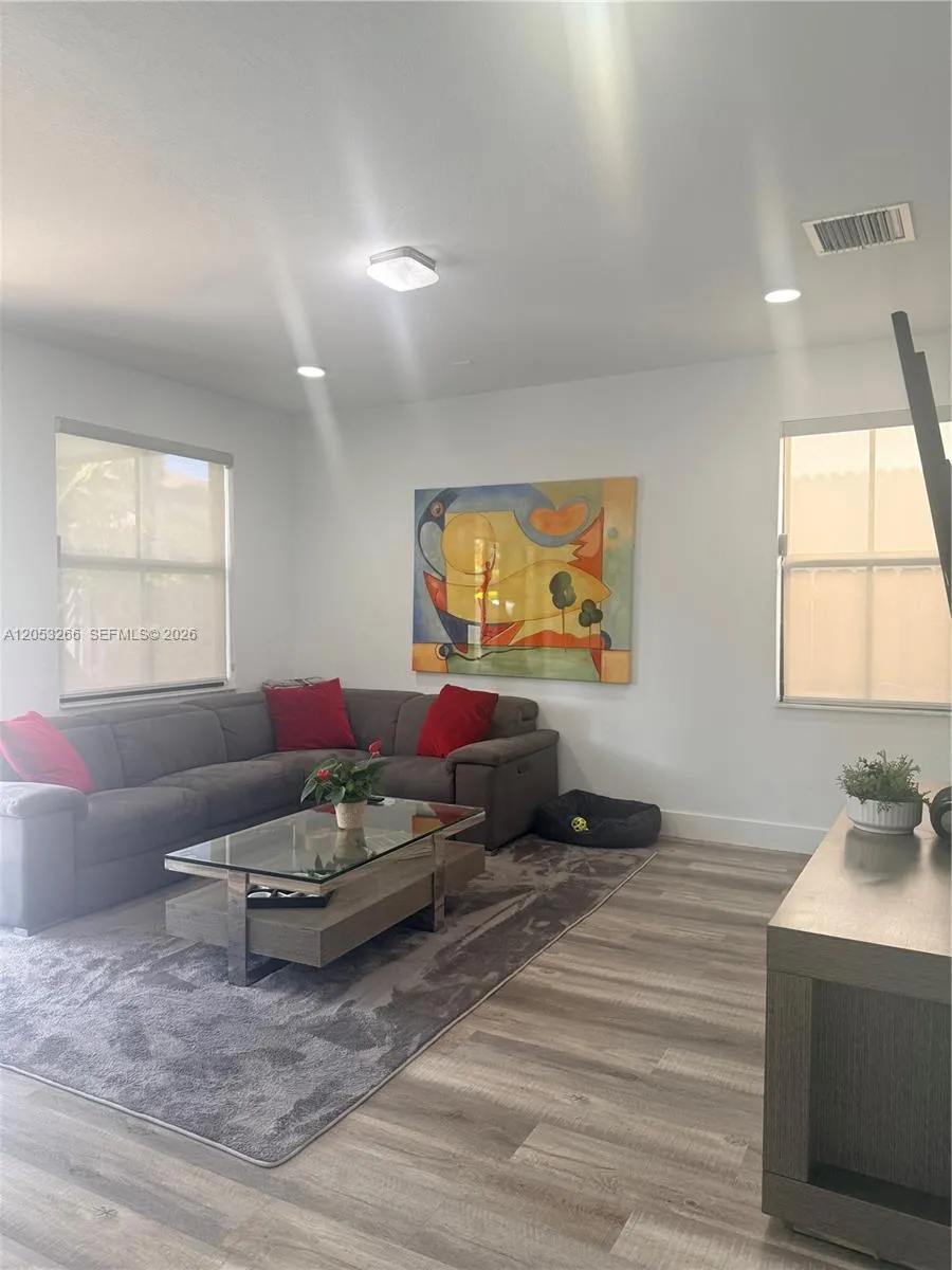 10057 NW 88th Ter Doral, FL 33178