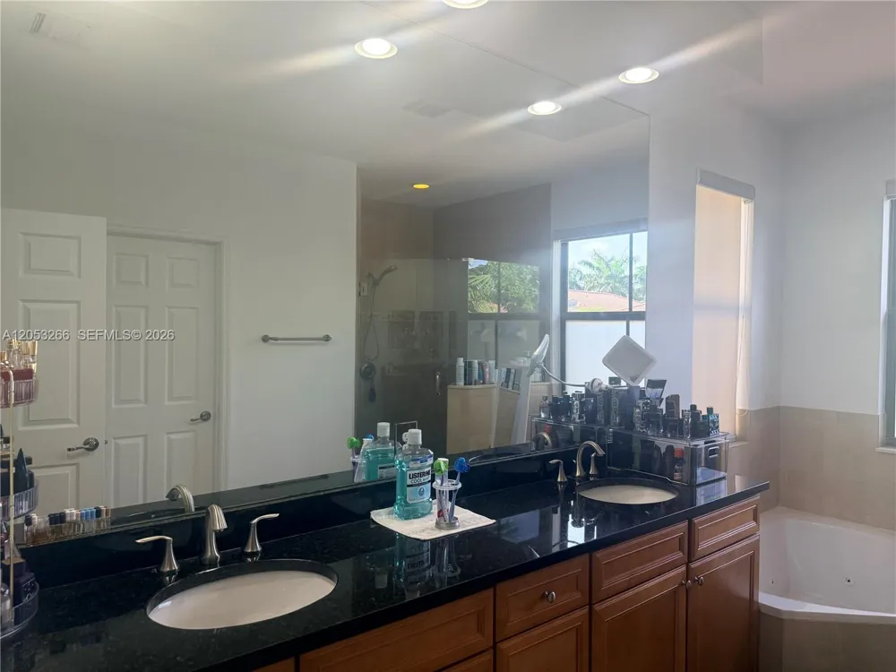 10057 NW 88th Ter Doral, FL 33178