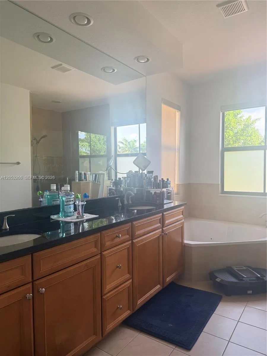 10057 NW 88th Ter Doral, FL 33178