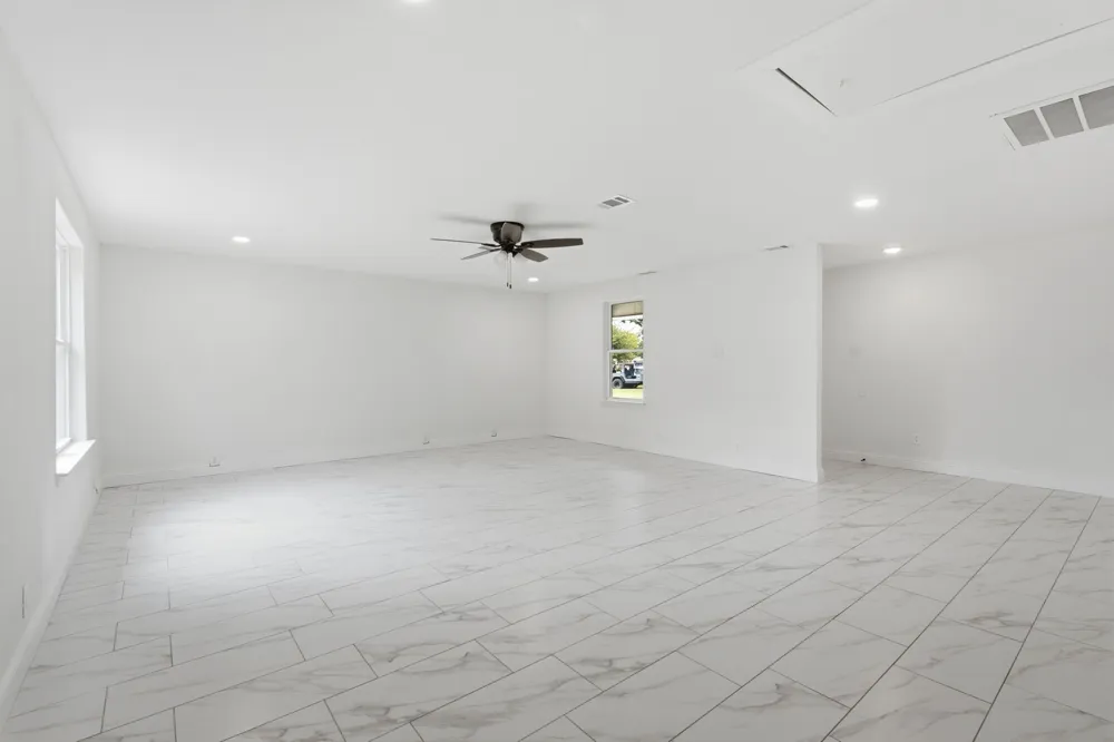 1004 E georgian Road Saginaw, TX 76179