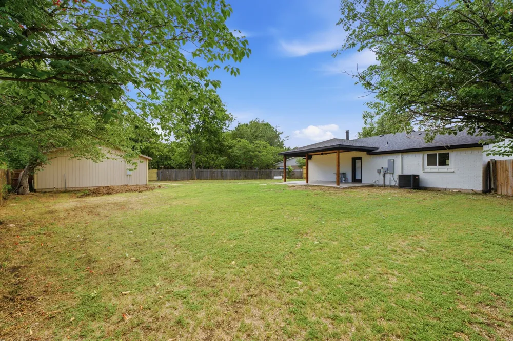 1004 E georgian Road Saginaw, TX 76179