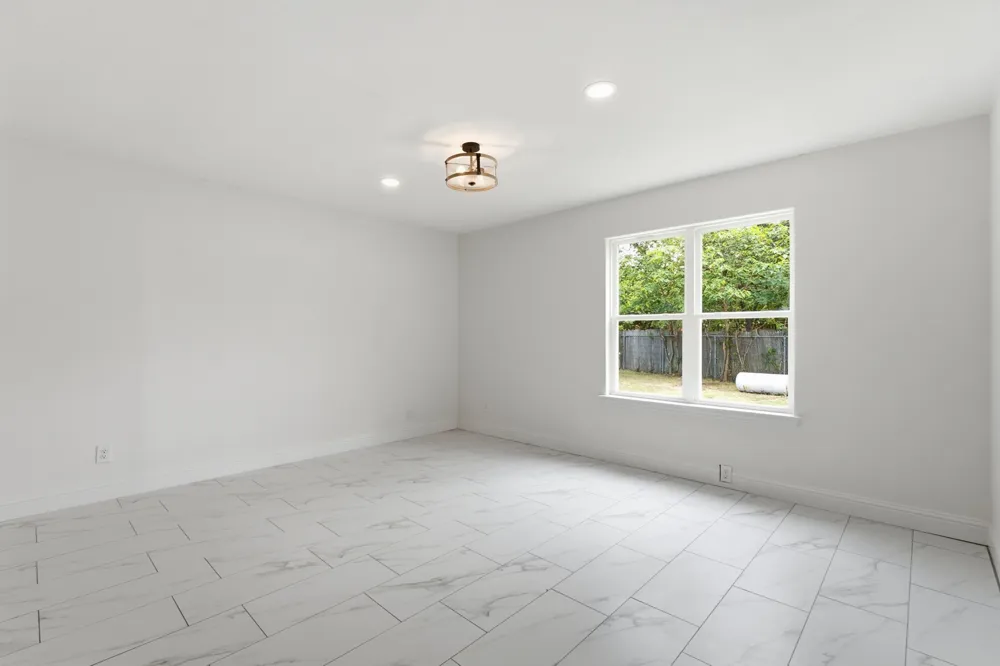 1004 E georgian Road Saginaw, TX 76179
