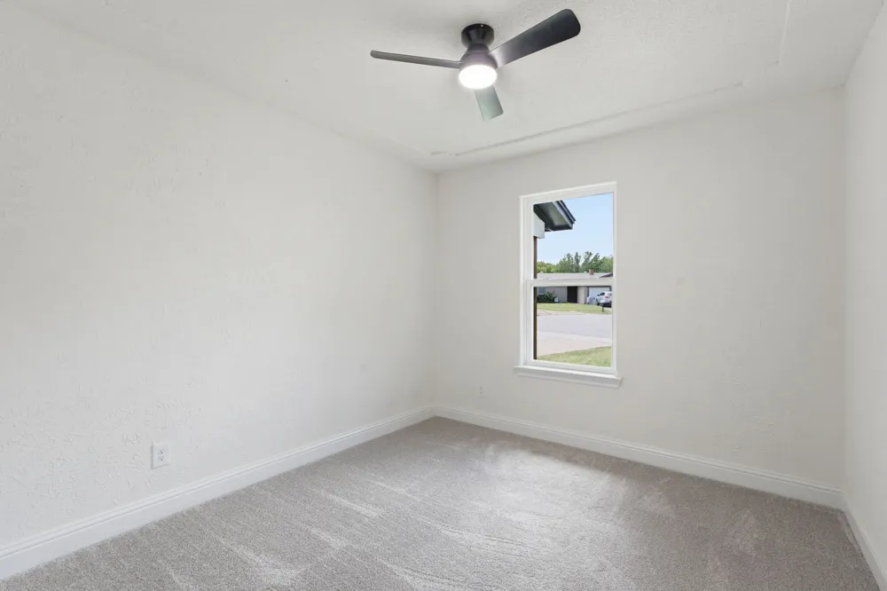 1004 E georgian Road Saginaw, TX 76179