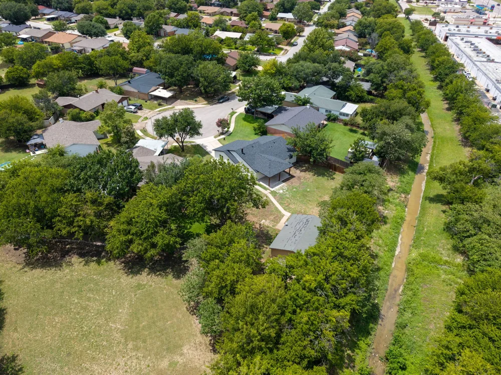 1004 E georgian Road Saginaw, TX 76179