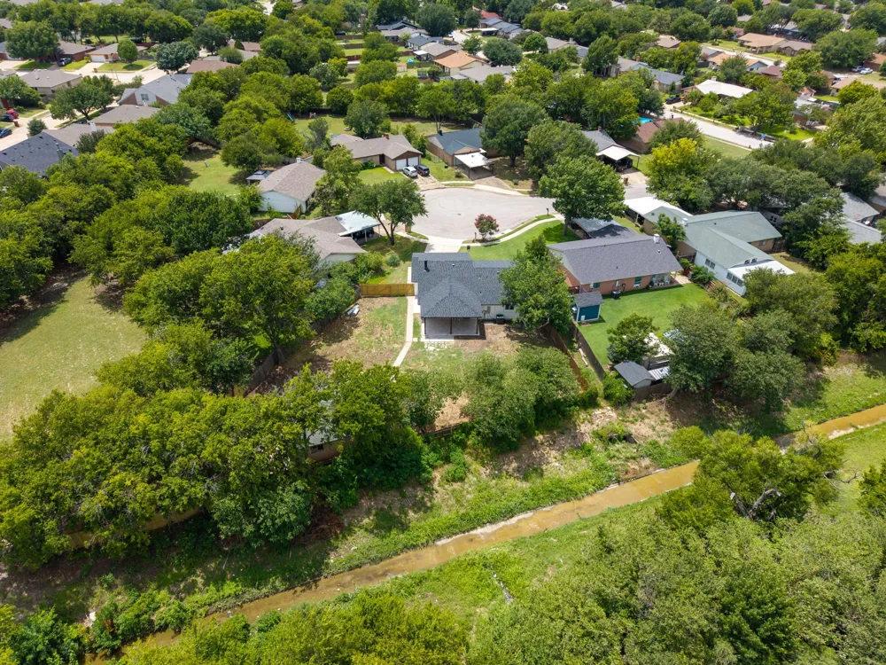 1004 E georgian Road Saginaw, TX 76179