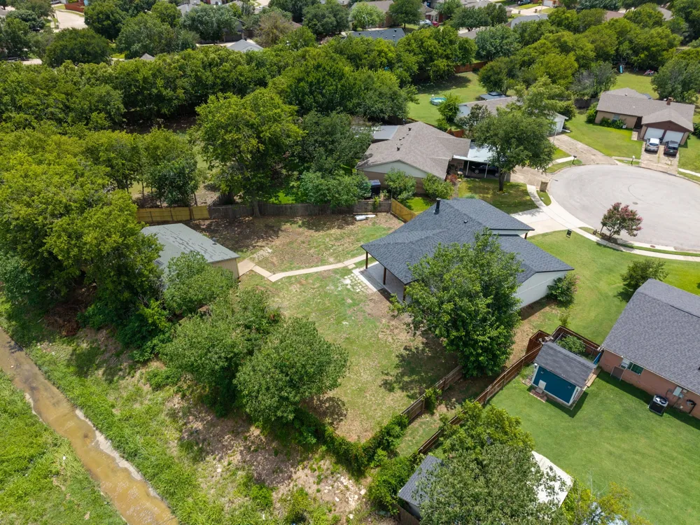 1004 E georgian Road Saginaw, TX 76179