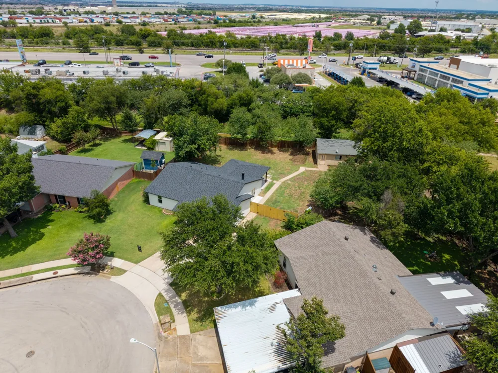 1004 E georgian Road Saginaw, TX 76179