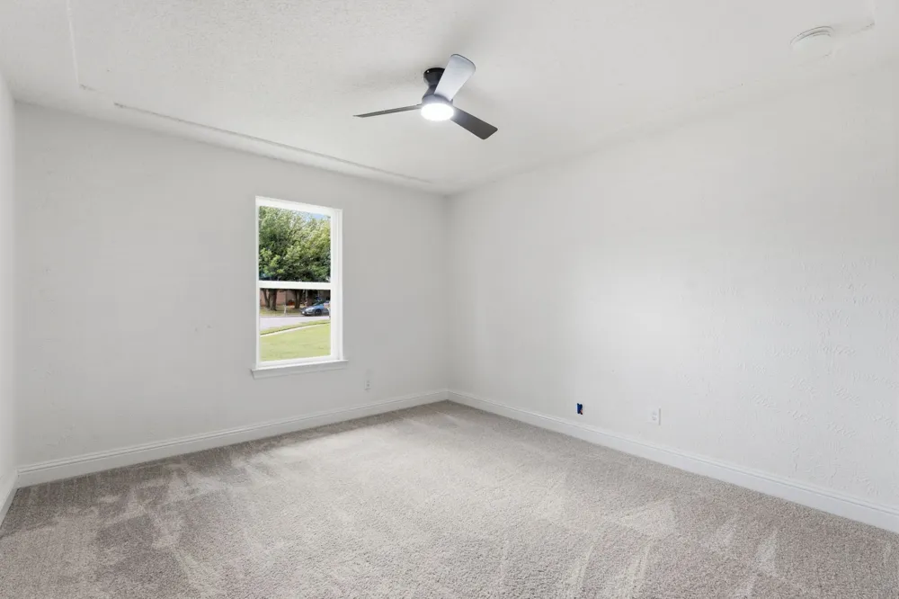 1004 E georgian Road Saginaw, TX 76179