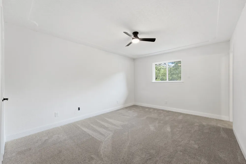 1004 E georgian Road Saginaw, TX 76179