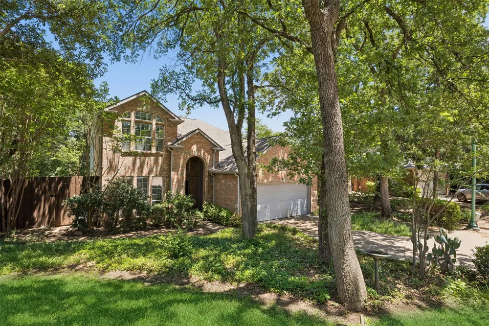2401 Pinehurst Court Highland Village, TX 75077