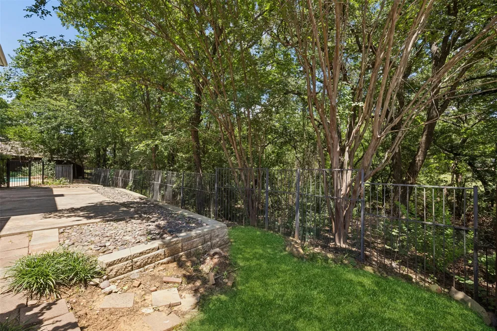 2401 Pinehurst Court Highland Village, TX 75077