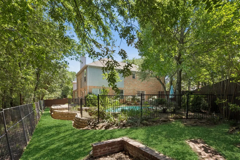 2401 Pinehurst Court Highland Village, TX 75077