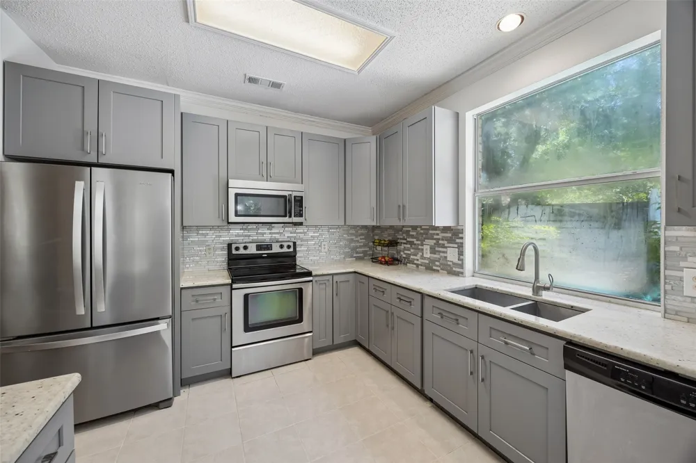 2401 Pinehurst Court Highland Village, TX 75077