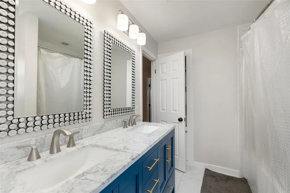 2030 Willowmoss Court Houston, TX 77008