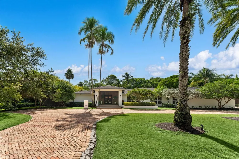 11721 Jacaranda Pl Coral Gables, FL 33156