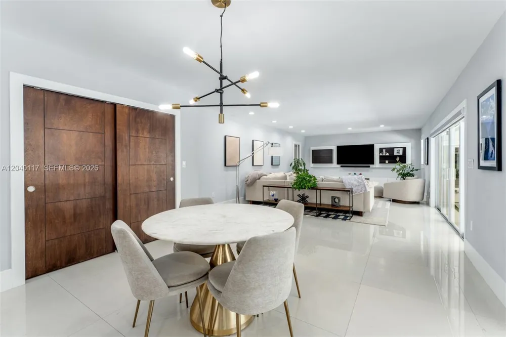 11721 Jacaranda Pl Coral Gables, FL 33156