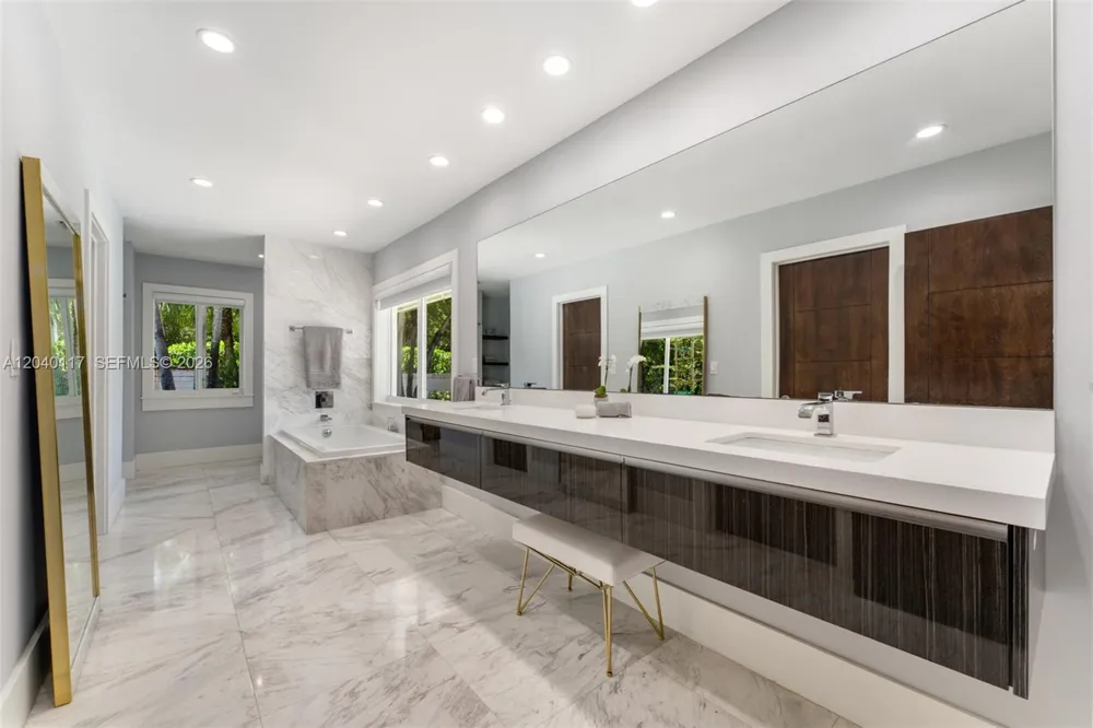 11721 Jacaranda Pl Coral Gables, FL 33156