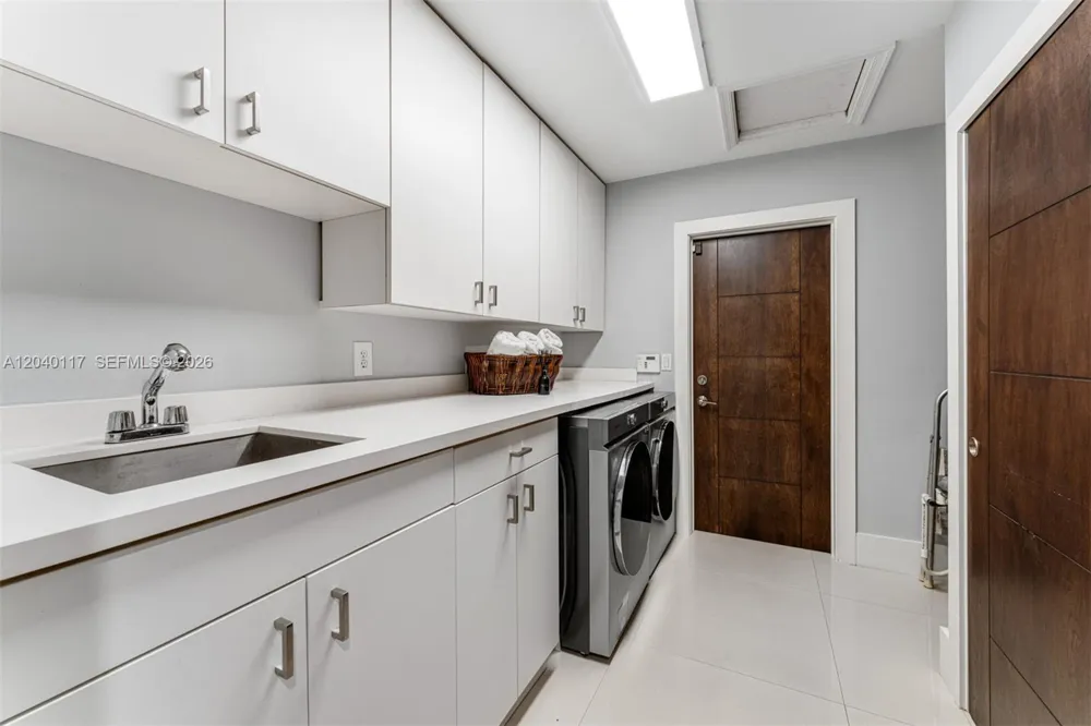 11721 Jacaranda Pl Coral Gables, FL 33156