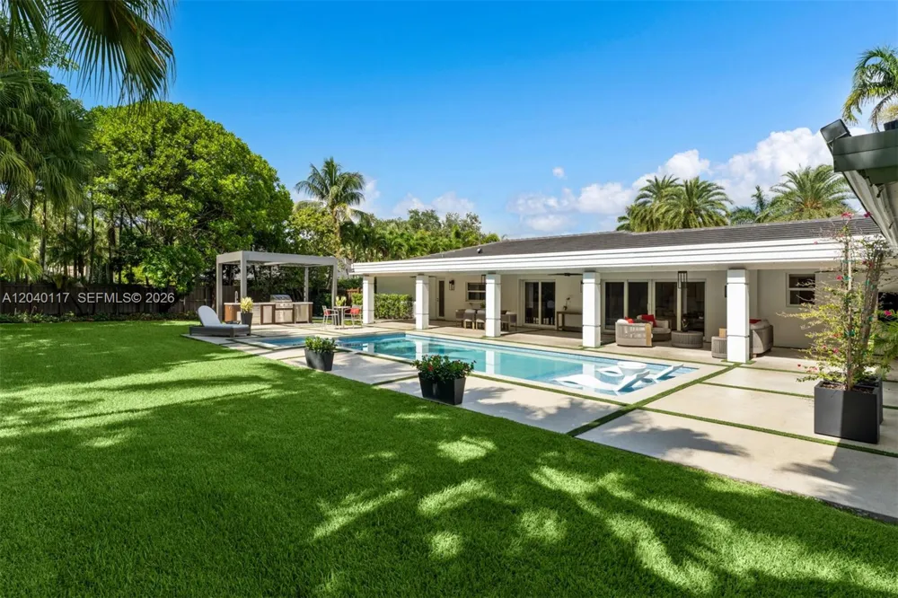 11721 Jacaranda Pl Coral Gables, FL 33156