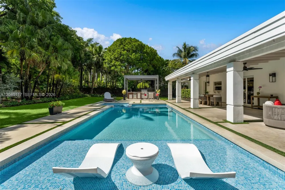 11721 Jacaranda Pl Coral Gables, FL 33156