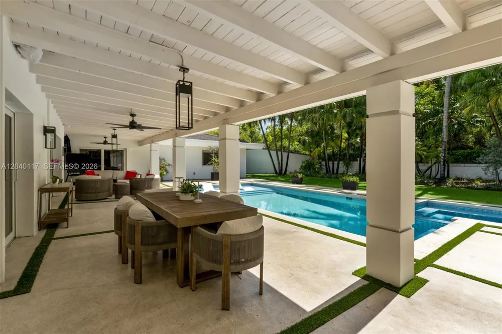 11721 Jacaranda Pl Coral Gables, FL 33156