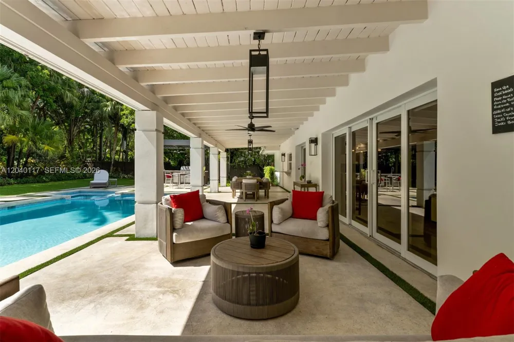 11721 Jacaranda Pl Coral Gables, FL 33156