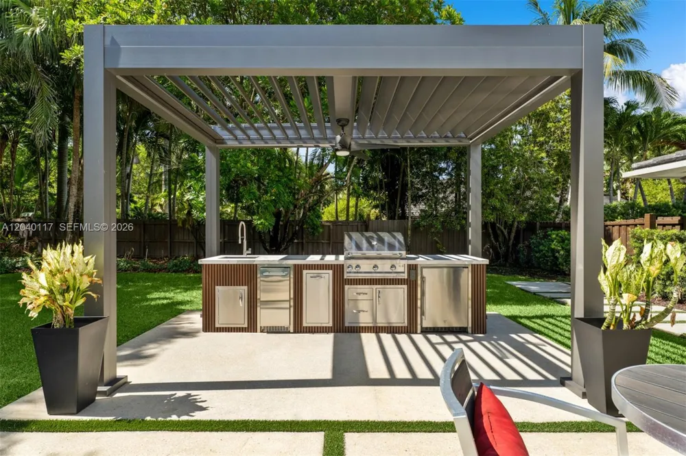 11721 Jacaranda Pl Coral Gables, FL 33156