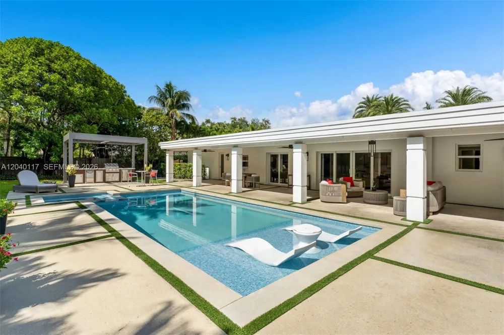 11721 Jacaranda Pl Coral Gables, FL 33156
