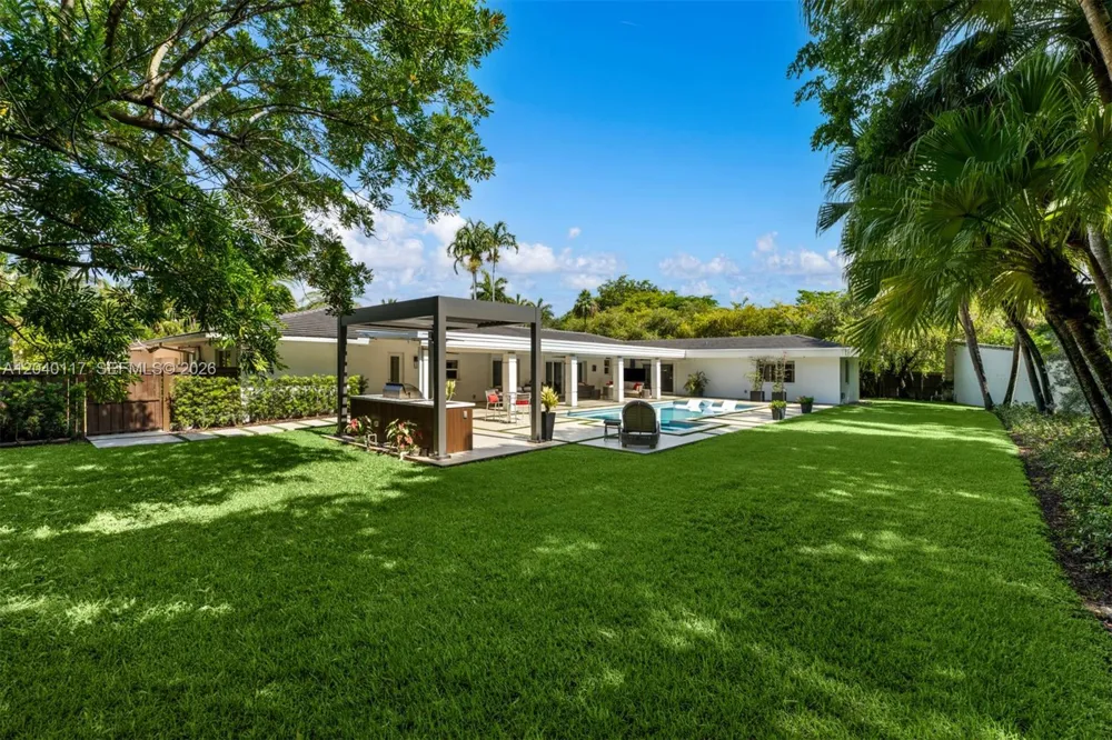 11721 Jacaranda Pl Coral Gables, FL 33156